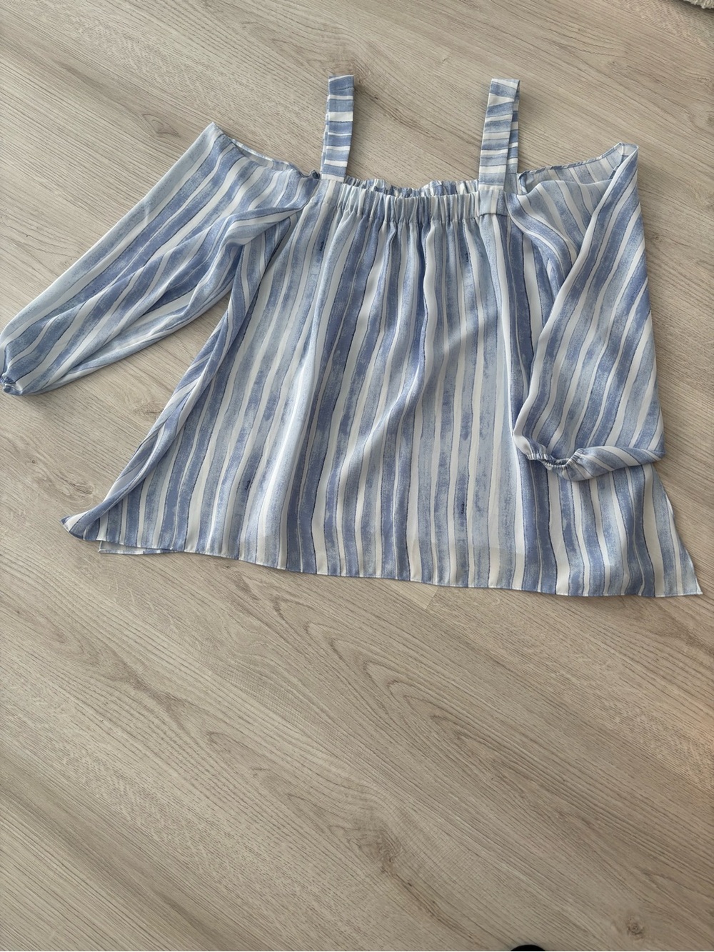 Vince Camuto Striped Off-Shoulder Women’s Top in Light Blue and White